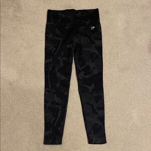 Gymshark Women's Black/Gray Camouflage Leggings Medium (Like New)